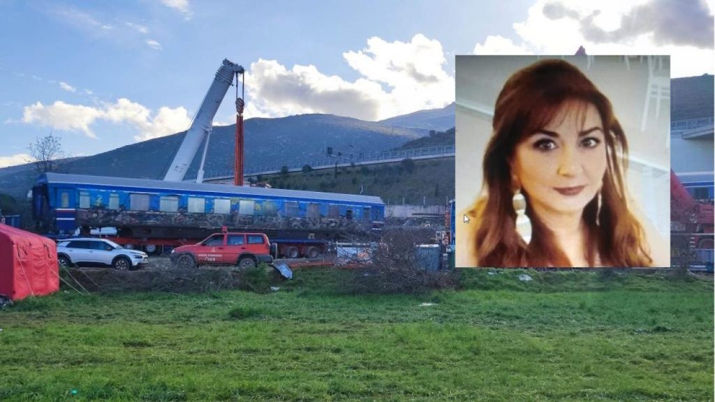 Σπαραγμός στην κηδεία της Μαίρης Μουρτζάκη στο Ηράκλειο – «Λύγισαν» οι συγγενείς της: «Παιδάκι μου, παιδάκι μου»