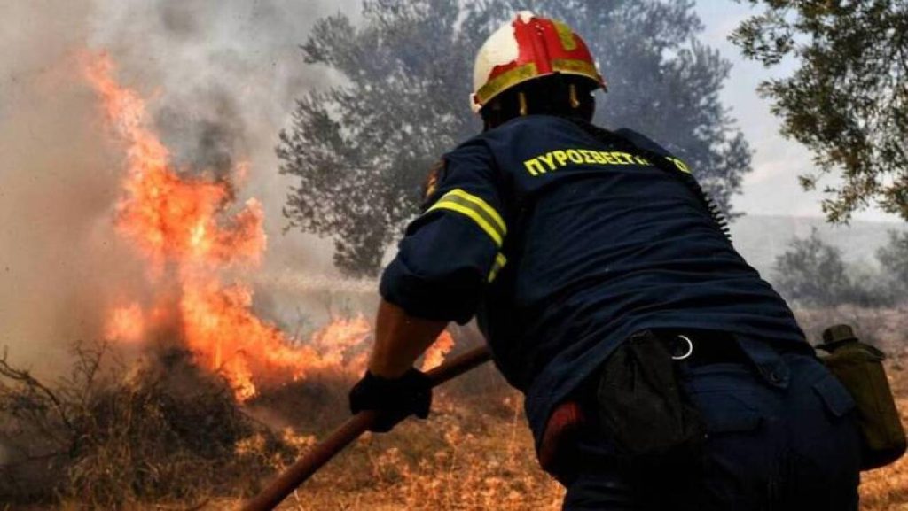 Αίγιο: Φωτιά στο Δερβενάκι