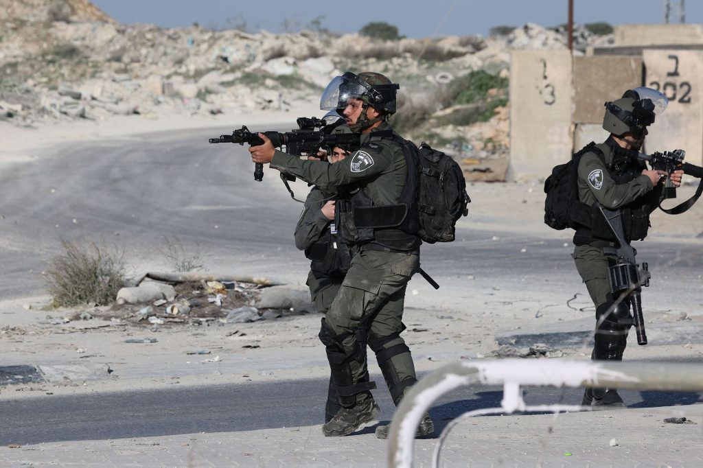 Δυτ.Όχθη: Σφοδρές συγκρούσεις με ενόπλους μετά την περικύκλωση σπιτιού από τον ισραηλινό στρατό (βίντεο)