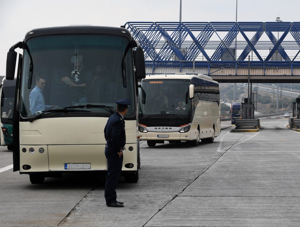 Επτά ημέρες μετά τα Τέμπη επιβάτες σε ΚΤΕΛ της Θεσ/νίκης τα «είδαν όλα»: Έσπασαν τζάμι για να απεγκλωβιστούν από το λεωφορείο