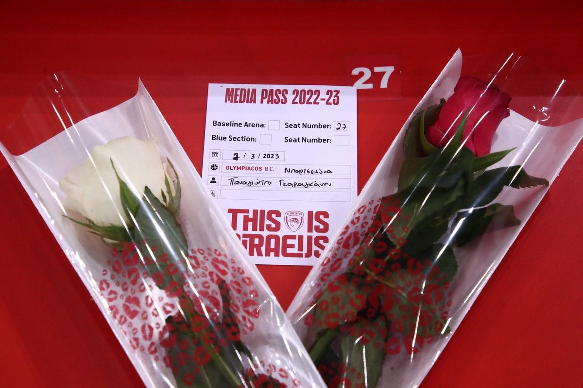 Η ΚΑΕ Ολυμπιακός τίμησε τη μνήμη του Παναγιώτη Γκαραγκάνη: Ανθοδέσμη και φανέλα στη θέση του στο ΣΕΦ (φωτό)