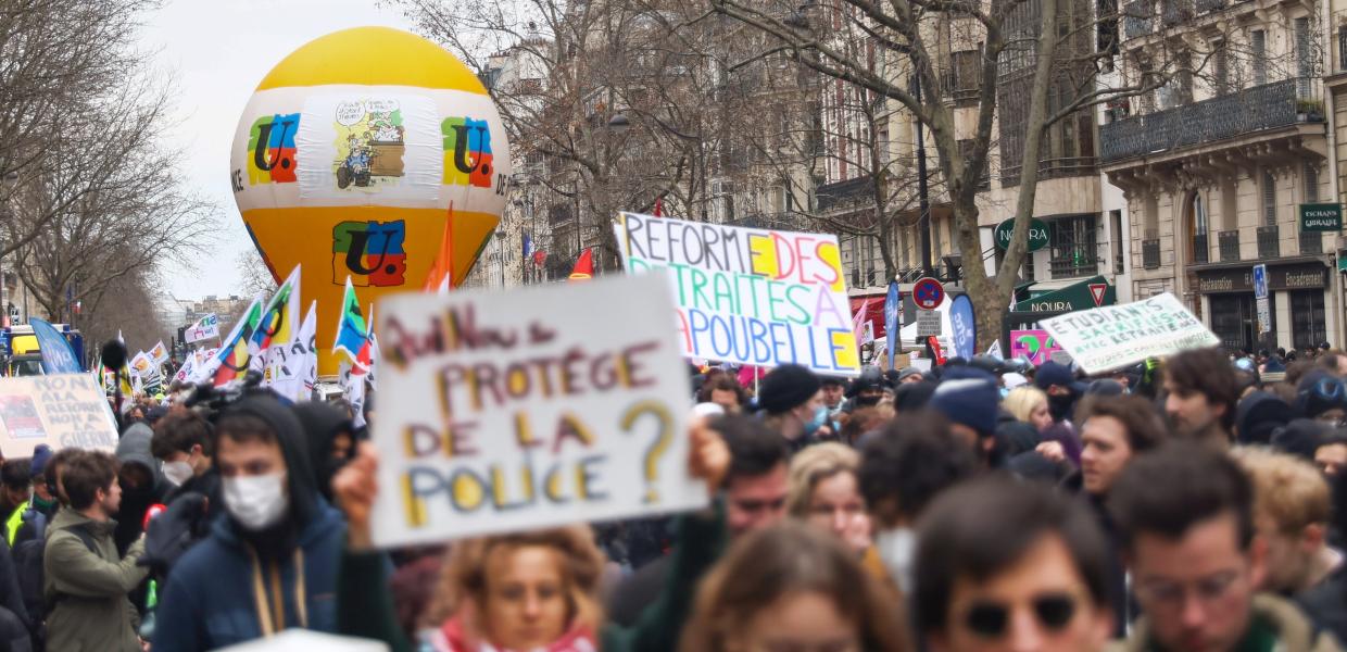 «Παρέλυσε» η Γαλλία από τη γενική απεργία – Διαδηλώσεις σε 260 πόλεις (φωτό-βίντεο)