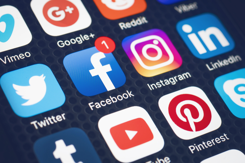 ΑΑΔΕ: Προχωρά σε ελέγχους σε Facebook και Instagram για φοροδιαφυγή