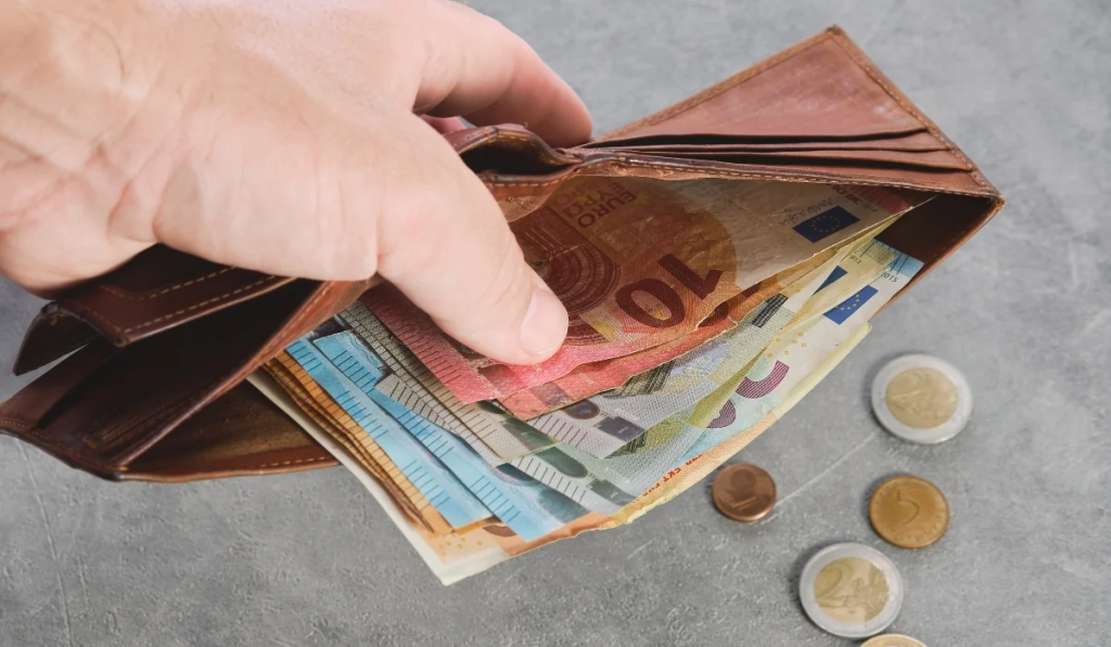 ΔΥΠΑ: Σήμερα η καταβολή του «μπόνους» 300 ευρώ στους μη επιδοτούμενους μακροχρόνια ανέργους