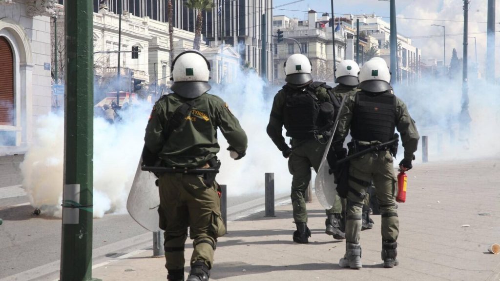 Απεργία: Επί ποδός 4.000 αστυνομικοί στην Αθήνα – Συστάσεις να κλείσουν τράπεζες και καταστήματα