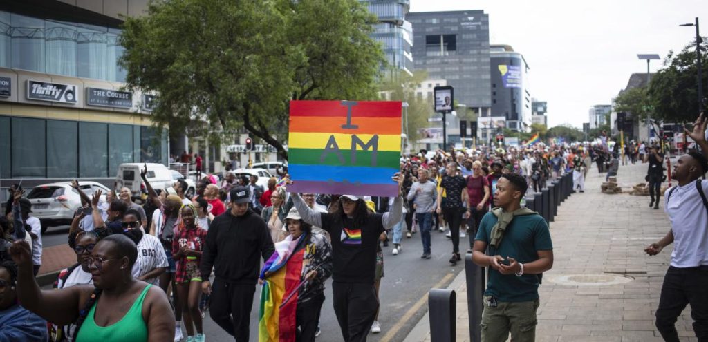 Ουγκάντα: Δέκα χρόνια φυλακή σε όποιον αυτοπροσδιορίζεται ομοφυλόφιλος (βίντεο)