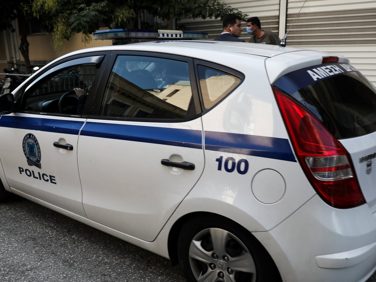 Περιστέρι: Ένοπλη ληστεία σε ανταλλακτήριο συναλλάγματος – Γέμισε τις τσέπες του και έγινε «καπνός» ο δράστης