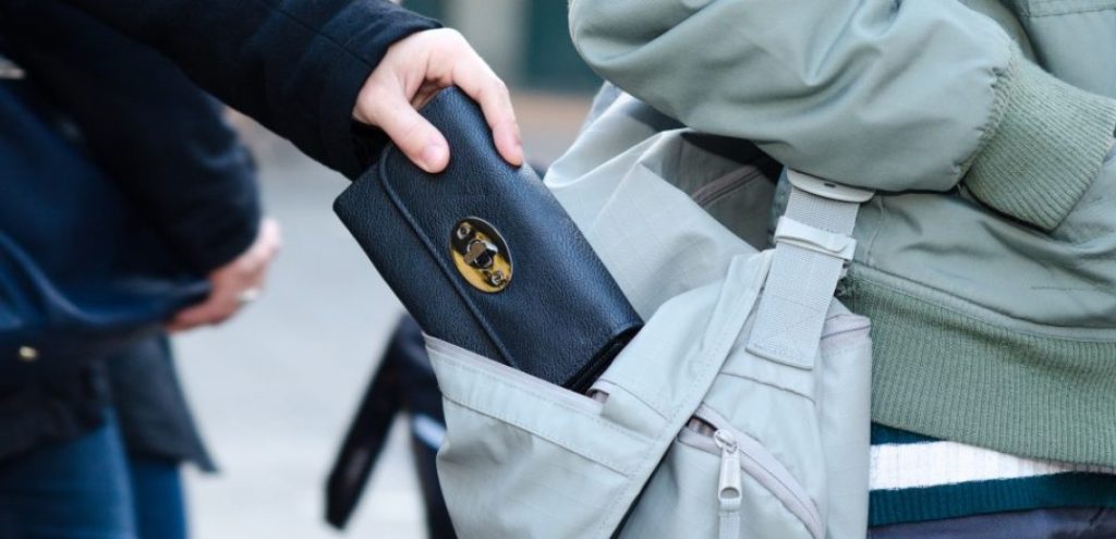 Θεσσαλονίκη: Aστυνομικός εκτός υπηρεσίας εντόπισε «πορτοφολά» και τον συνέλαβε επ’ αυτοφώρω