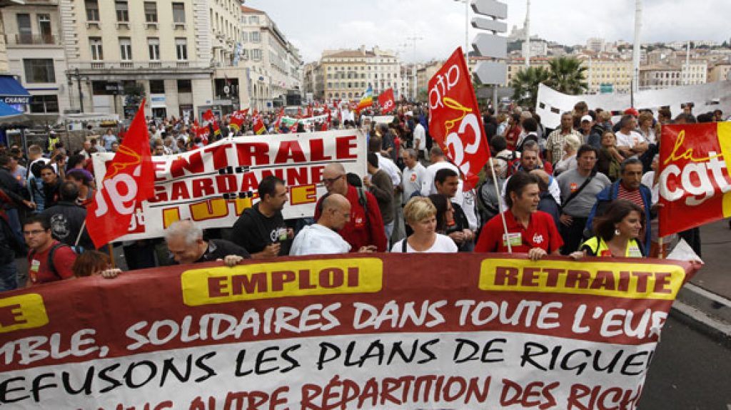 Γαλλία: Eγκρίθηκε από τη Γερουσία η αύξηση των ορίων ηλικίας για σύνταξη εν μέσω διαδηλώσεων