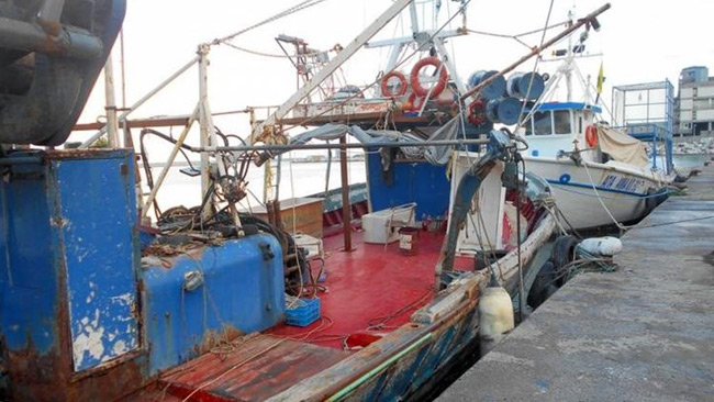 Πρωτοφανές περιστατικό στην Πάτρα: Σε αργία οδηγός γιατί ούρησε έξω από την Ιχθυόσκαλα