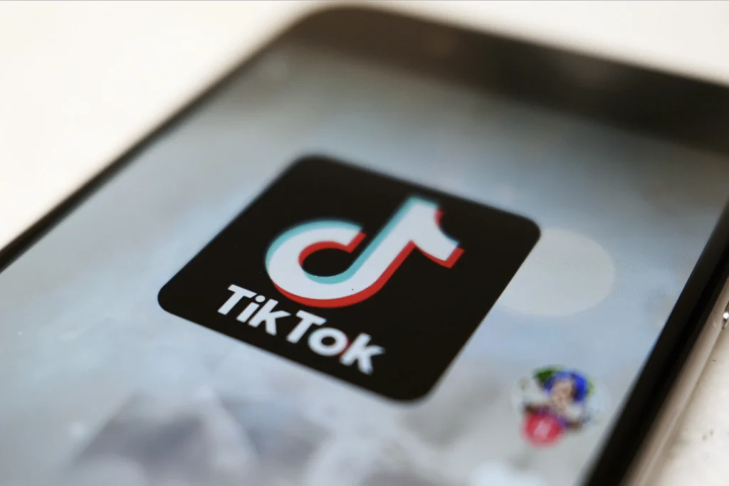 Βέλγιο: Βάζει τέλος το TikTok από τα υπηρεσιακά τηλέφωνα των ομοσπονδιακών δημοσίων υπαλλήλων της χώρας