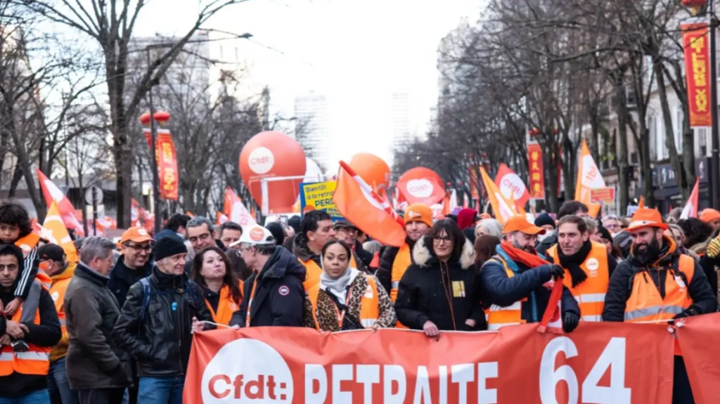 Γαλλία: Για έβδομη ημέρα οι πολίτες στους δρόμους με αίτημα να μην συνταξιοδοτούνται στα 64 (βίντεο)