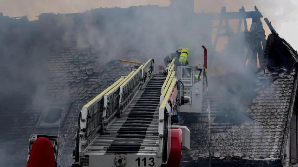 Ελβετία: Πενταμελής οικογένεια βρέθηκε νεκρή μέσα στο καμένο σπίτι της – Τα θύματα έφεραν σημάδια από σφαίρες
