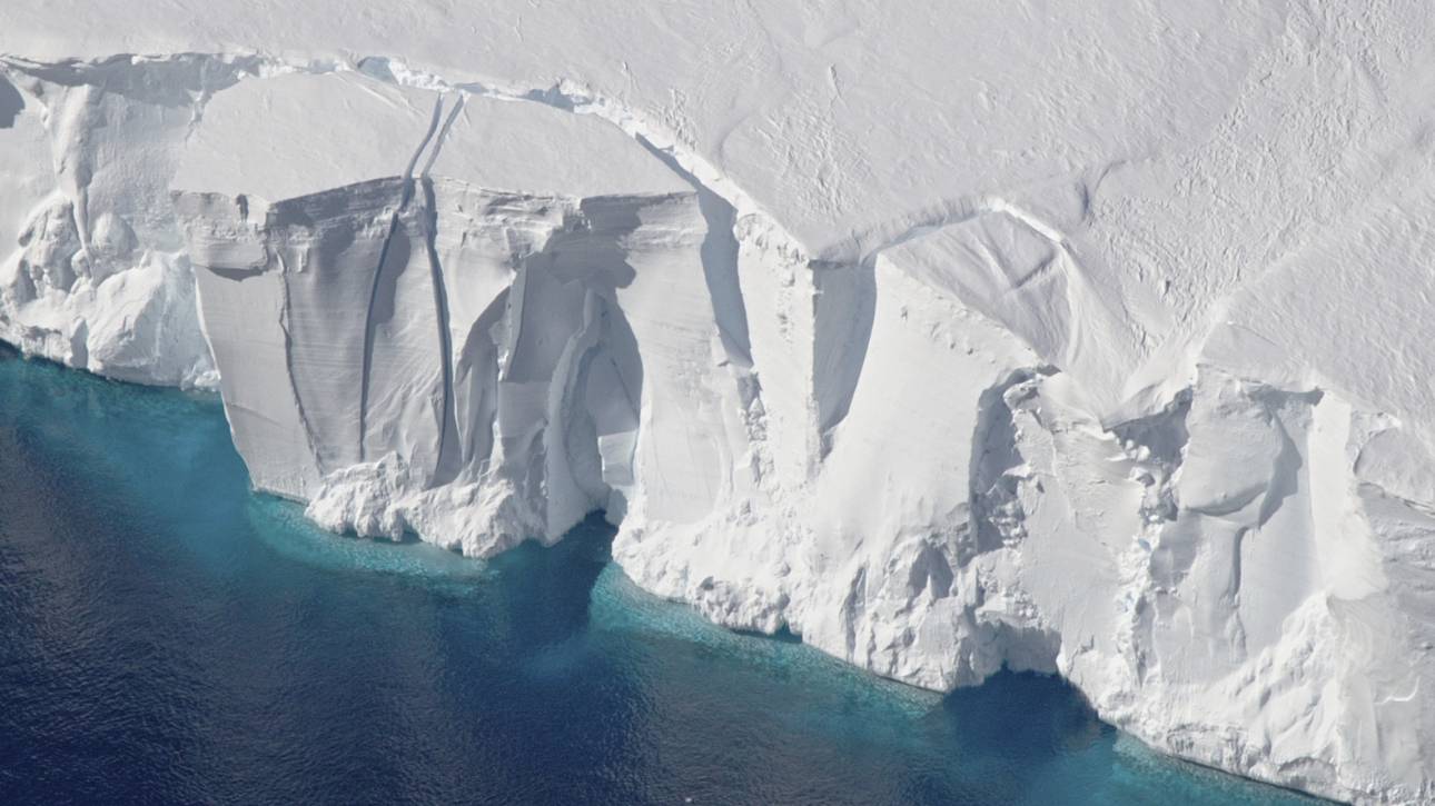 Ανταρκτική: Αποκολλήθηκαν δύο τεράστια παγόβουνα – Το ένα έχει το μέγεθος του Λονδίνου και το άλλο της Κορνουάλης