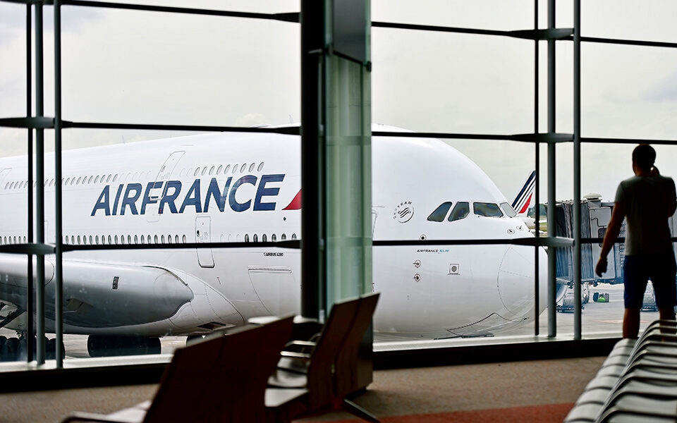 Γαλλία: Προειδοποιήσεις για απεργιακό «μπλακ άουτ» στα αεροδρόμια την Τετάρτη