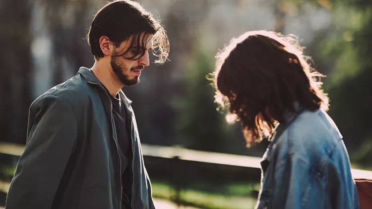 Σχέσεις: 10+3 red flags που πρέπει να σε κάνουν να φύγεις «τρέχοντας» από νωρίς