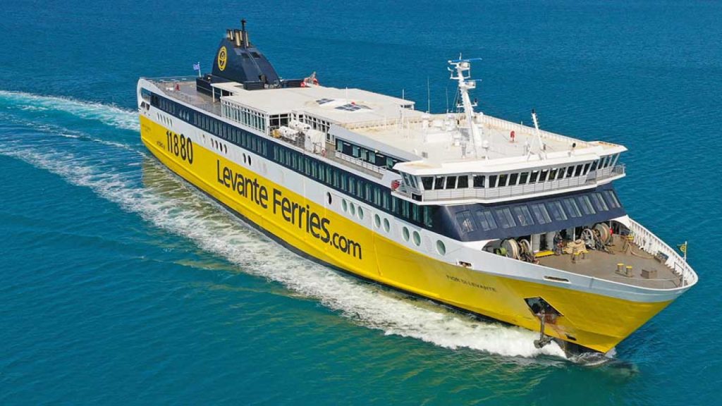 Κυλλήνη: Τηλεφώνημα για βόμβα στο «Fior di Levante» – Έρευνες στο πλοίο