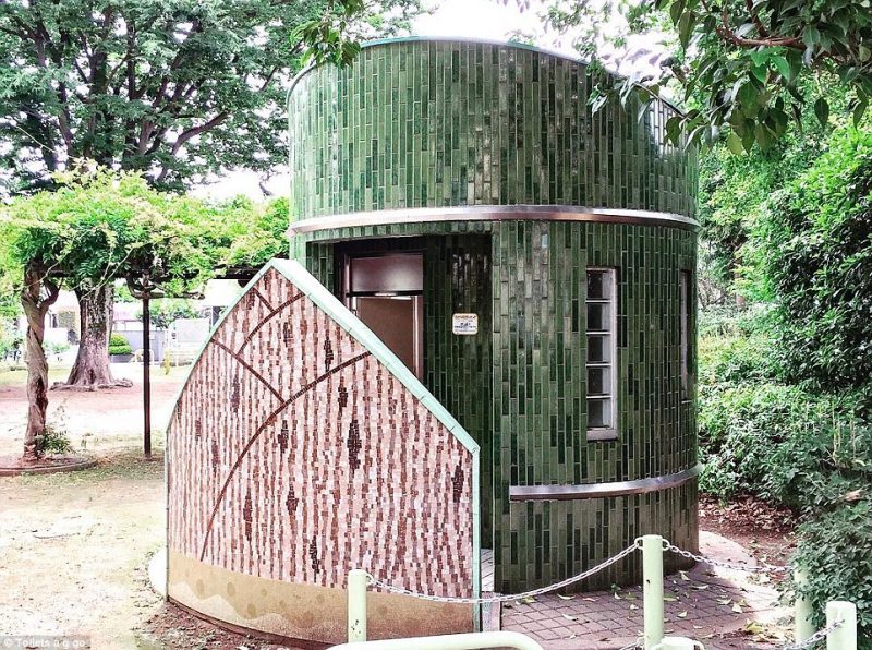 Αυτές είναι οι πιο περίεργες δημόσιες τουαλέτες στον κόσμο – Βρίσκονται στο Τόκιο και θυμίζουν έργα τέχνης