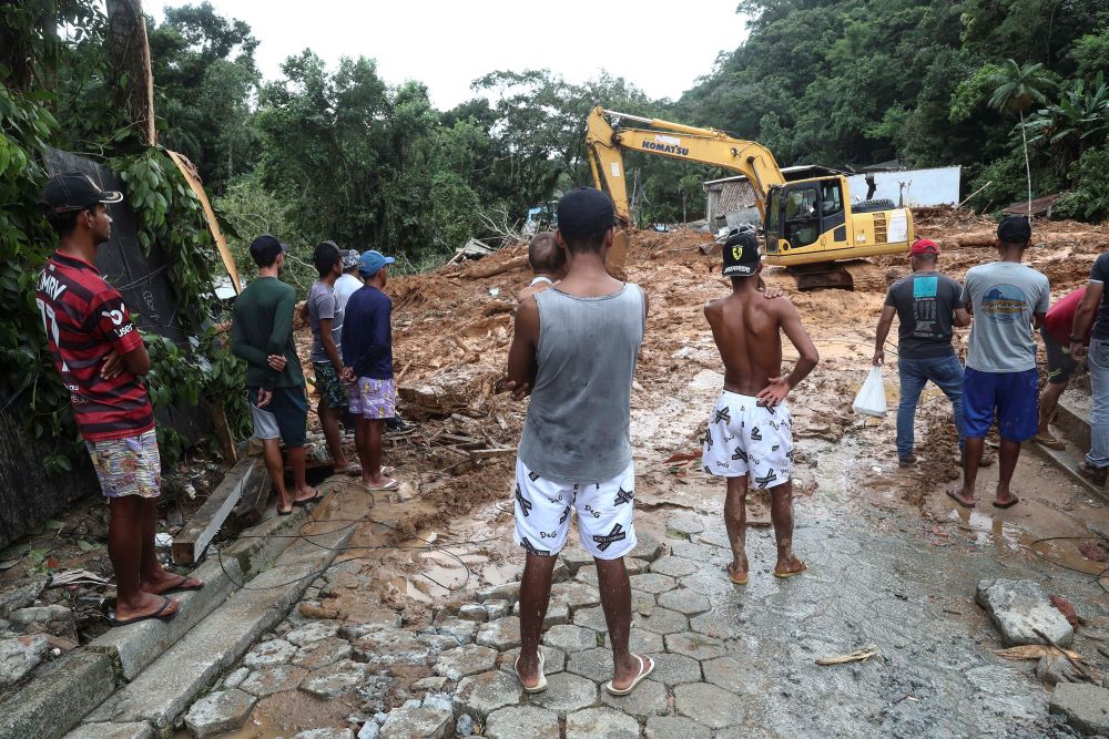 Βραζιλία: 8 νεκροί από κατολίσθηση μετά τις έντονες βροχοπτώσεις – Ανάμεσά τους τέσσερα παιδιά (βίντεο)