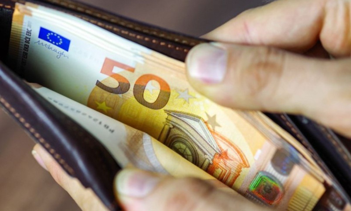 Κατώτατος μισθός: Αναμένονται ανακοινώσεις μέσα στην εβδομάδα – Θα ισχύει από την 1η Απριλίου