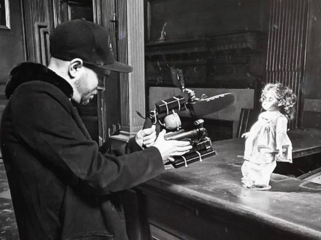 Κυνηγός φαντασμάτων υποστηρίζει πως δέχτηκε «επίθεση από πνεύματα» σε ζωντανή μετάδοση (βίντεο)