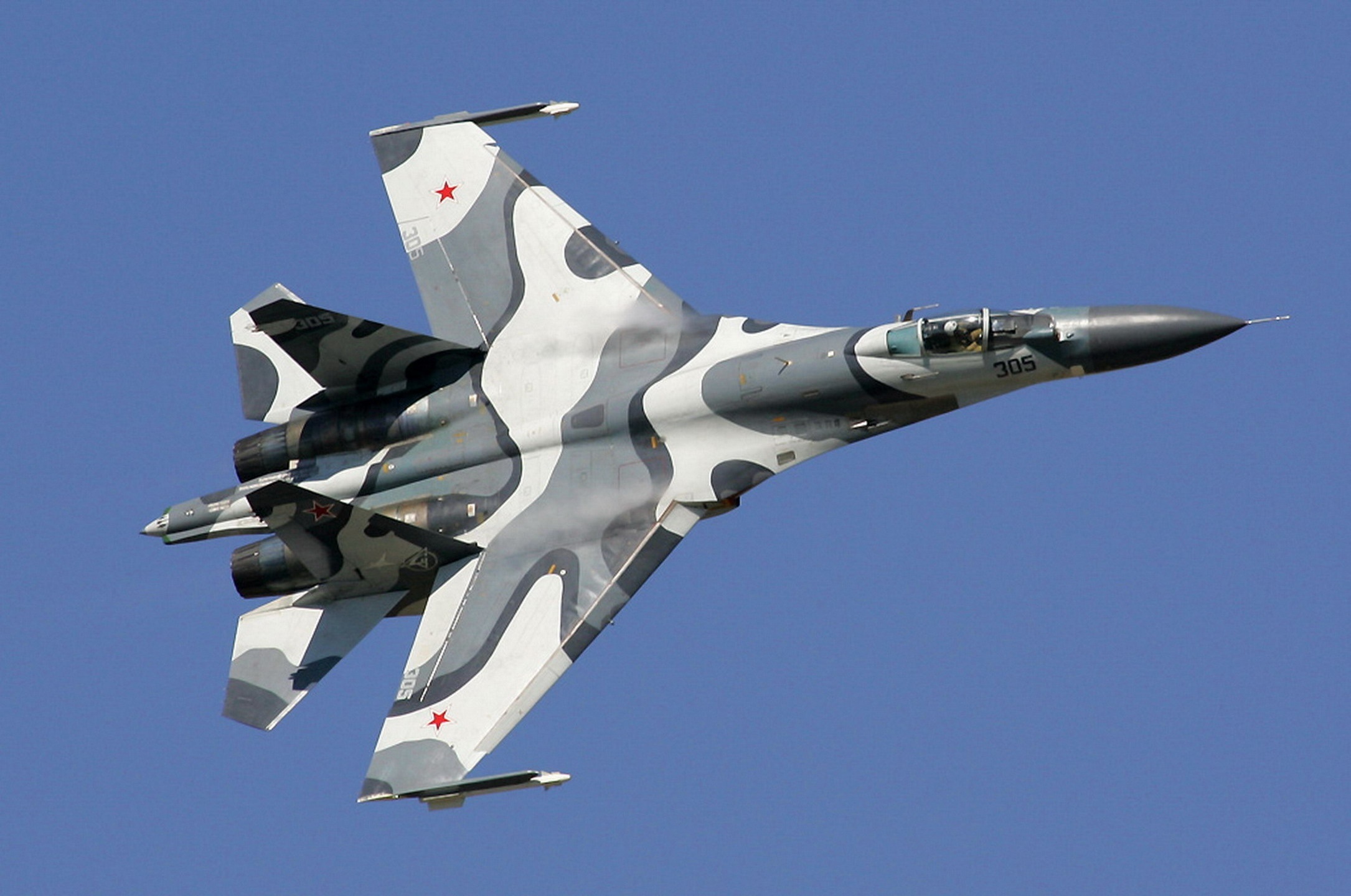 Ρωσικό μαχητικό Su-27 απομάκρυνε δύο βομβαρδιστικά B-1B πάνω από τη Βαλτική