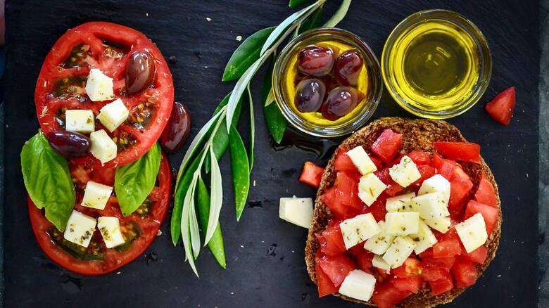 Νέα μελέτη: Η μεσογειακή διατροφή μπορεί να μειώνει σημαντικά τον κίνδυνο να αναπτυχθεί άνοια