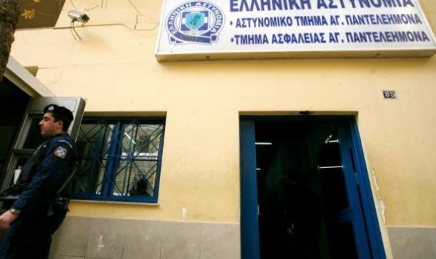 Άγιος Παντελεήμονας: 17χρονος αυτοτραυματίστηκε με χαρτοκόπτη έξω από αστυνομικό τμήμα