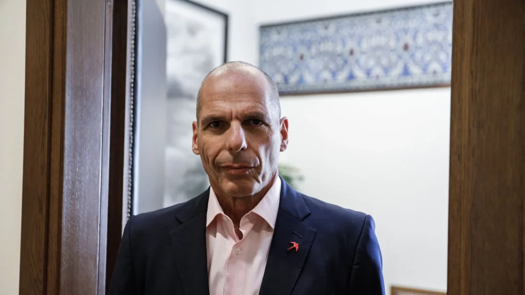 Επίθεση στον Γ.Βαρουφάκη: Ελεύθερος με περιοριστικούς όρους αφέθηκε ο 17χρονος