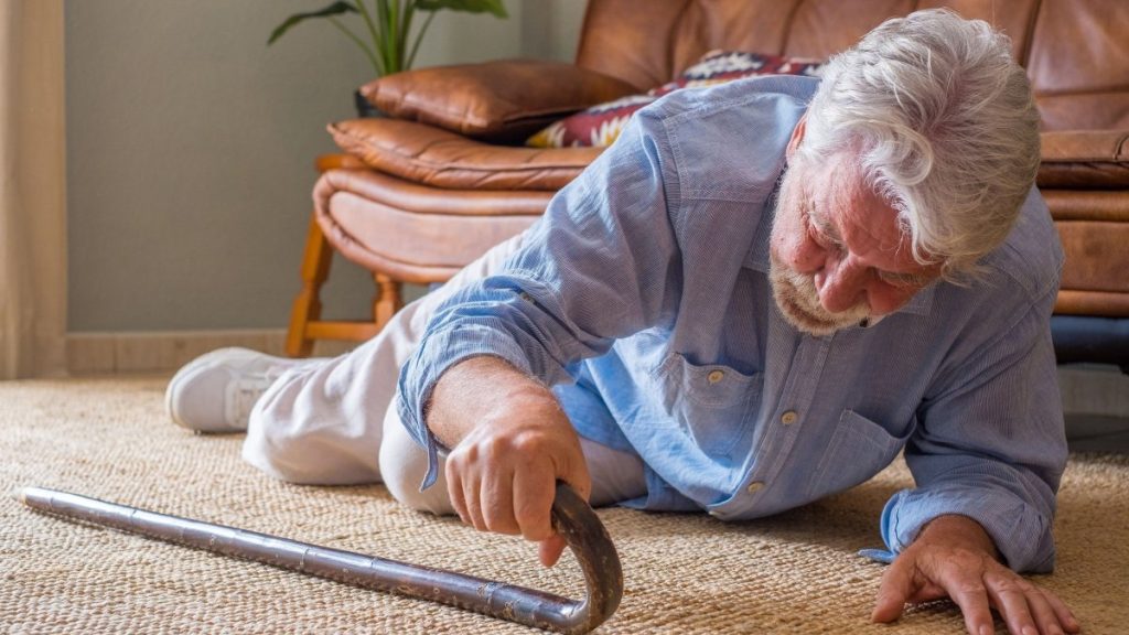 Πτώσεις ηλικιωμένων: Πέντε μέτρα πρόληψης που τις μειώνουν κατά 25%