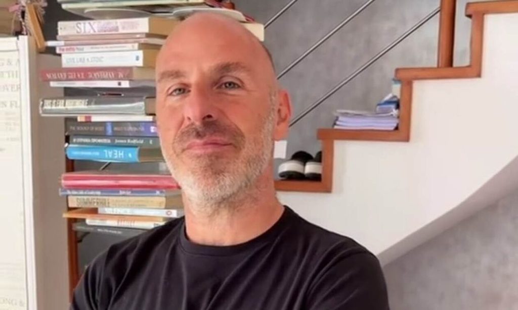 Στέφανος Ξενάκης: Η πρώτη του ανάρτηση για τις 8 μέρες στο κρατητήριο και τα sms που του έστελνε η κόρη του