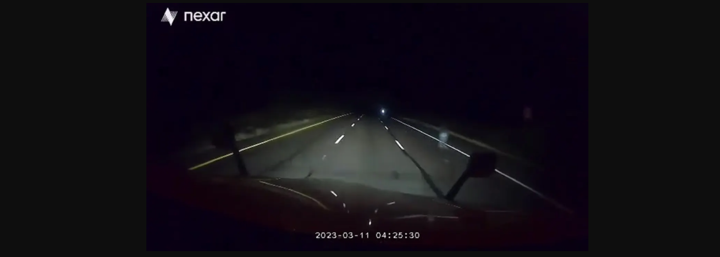 ΗΠΑ: Οδηγός κατέγραψε μια… ανατριχιαστική φιγούρα στον αυτοκινητόδρομο της Αριζόνα (βίντεο)