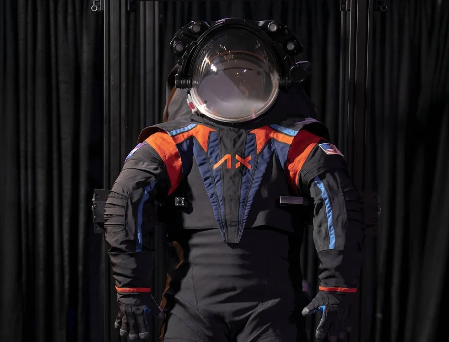 Η NASA παρουσίασε τη νέα στολή για τους αστροναύτες της Artemis III – Κατασκευάστηκε από την Axiom Space (φώτο-βίντεο)