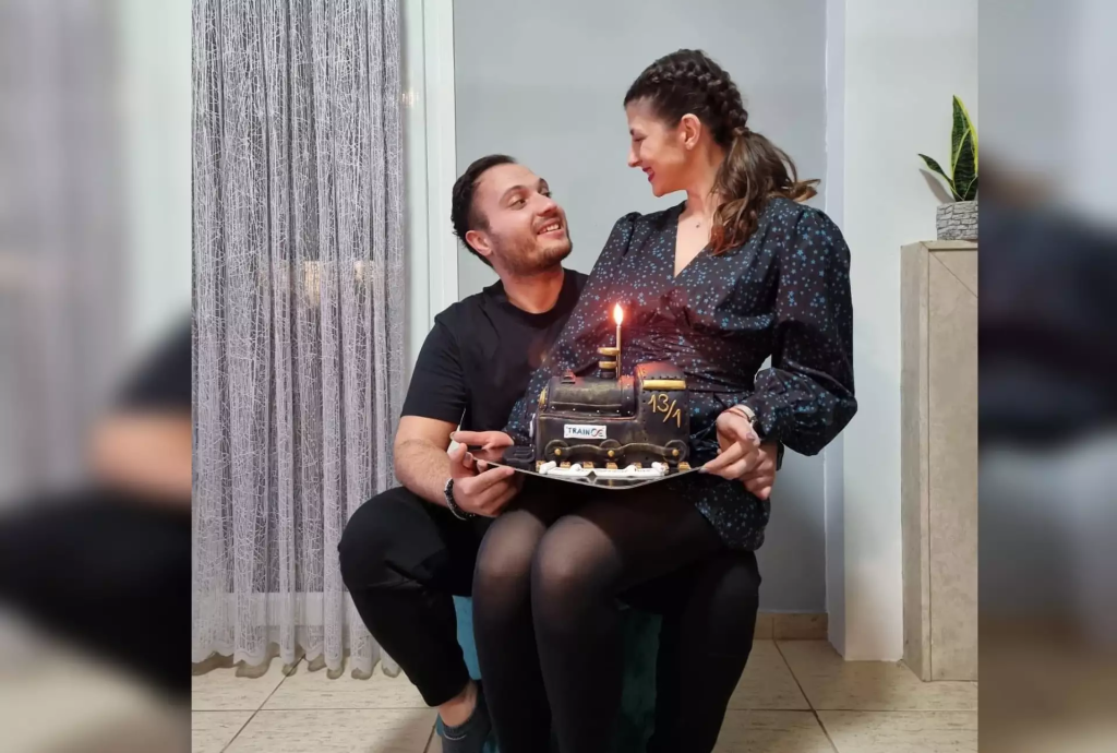 Φονικό στα Τέμπη: Συγγενείς και φίλοι είπαν σήμερα το τελευταίο «αντίο» στον 27χρονο μηχανοδηγό Ν.Ναλμπάντη (βίντεο)