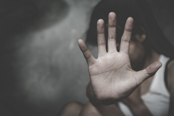 Φρίκη στην Καλαμαριά: 47χρονος παρενοχλούσε σεξουαλικά την ανήλικη κόρη της συντρόφου του