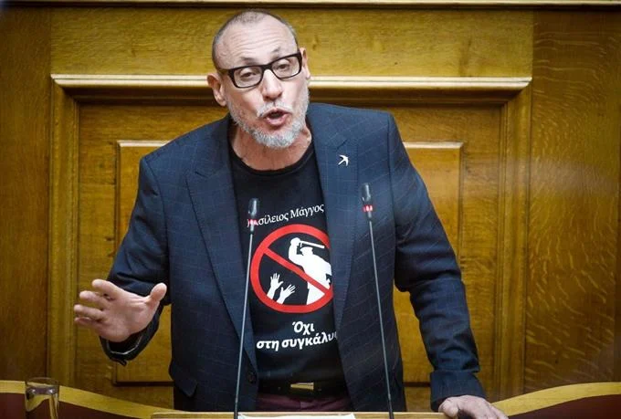 Τροχαίο μέσα στο πάρκινγκ της Βουλής – Ο Κλεών Γρηγοριάδης έπεσε με τη μηχανή