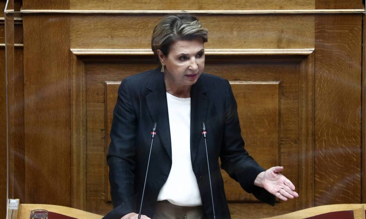 Παρακρατικοί κουκουλοφόροι επιτέθηκαν και τραυμάτισαν τον αστυνομικό της Όλγας Γεροβασίλη