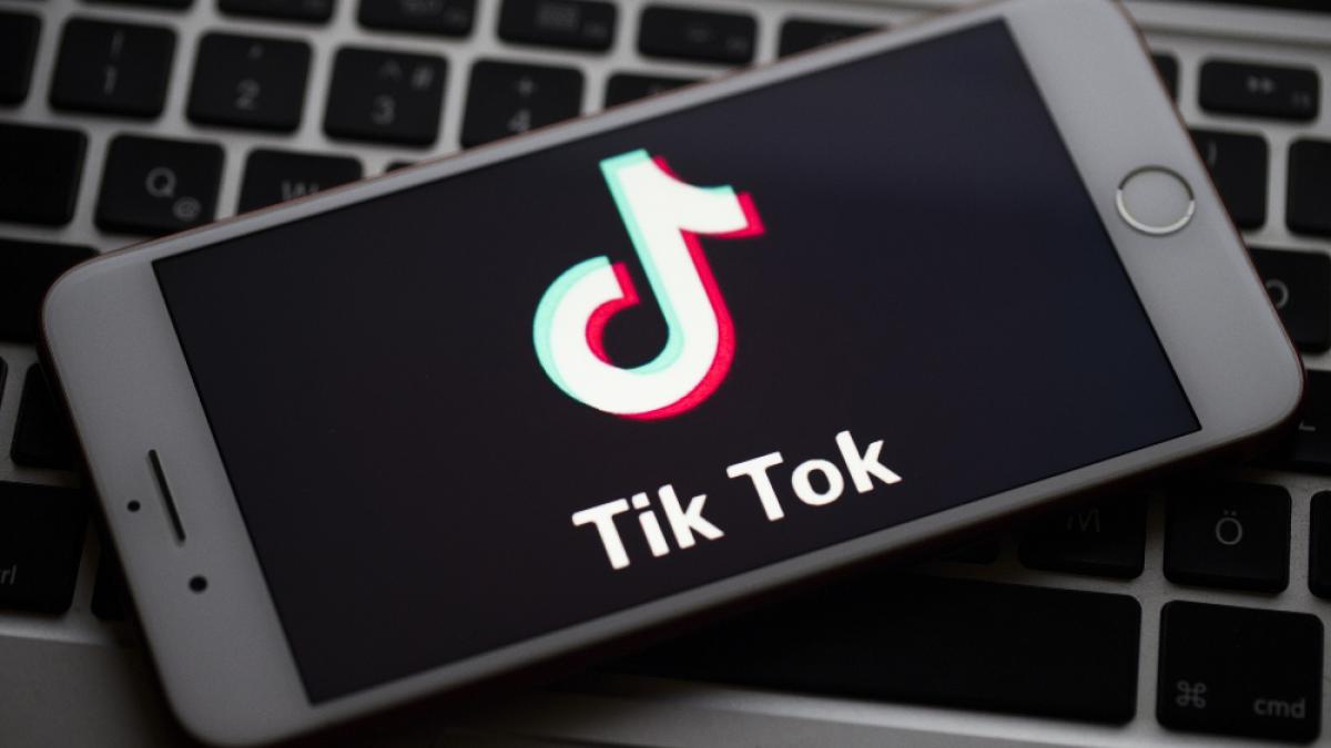 Η Βρετανία ετοιμάζεται να απαγορεύσει το TikTok στα κυβερνητικά τηλέφωνα και στους υπουργούς
