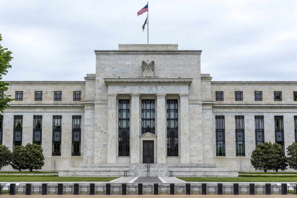 Κεντρική τράπεζα των ΗΠΑ:  Πάνω  από 12 δισ.$ για τη στήριξη των μικρών τραπεζών για να μην παρασύρουν τους «γίγαντες»