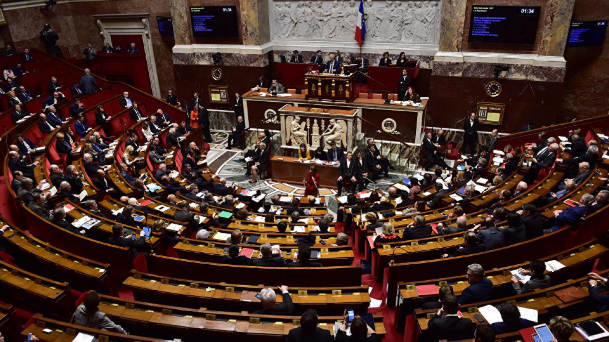 Πολιτική κρίση στη Γαλλία: Τη Δευτέρα ξεκινά η συζήτηση για την πρόταση μομφής στην κυβέρνηση του Ε.Μακρόν