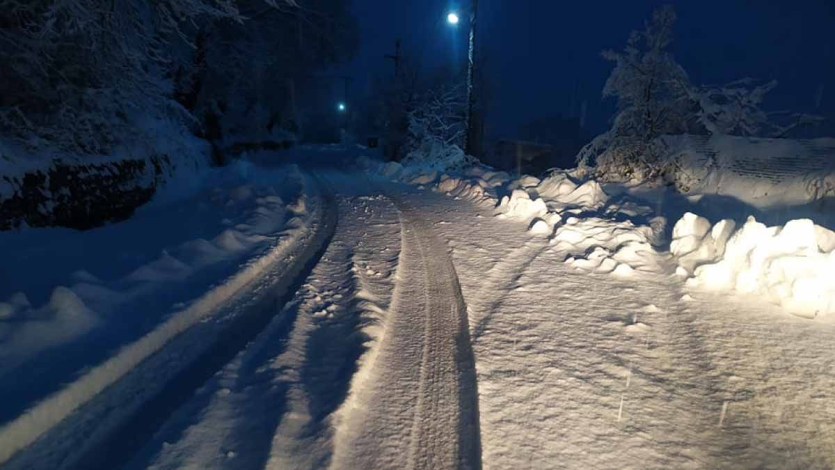 Τρίκαλα: Στους 20 πόντους το χιόνι στα ορεινά – Χιονίζει και στην Καλαμπάκα