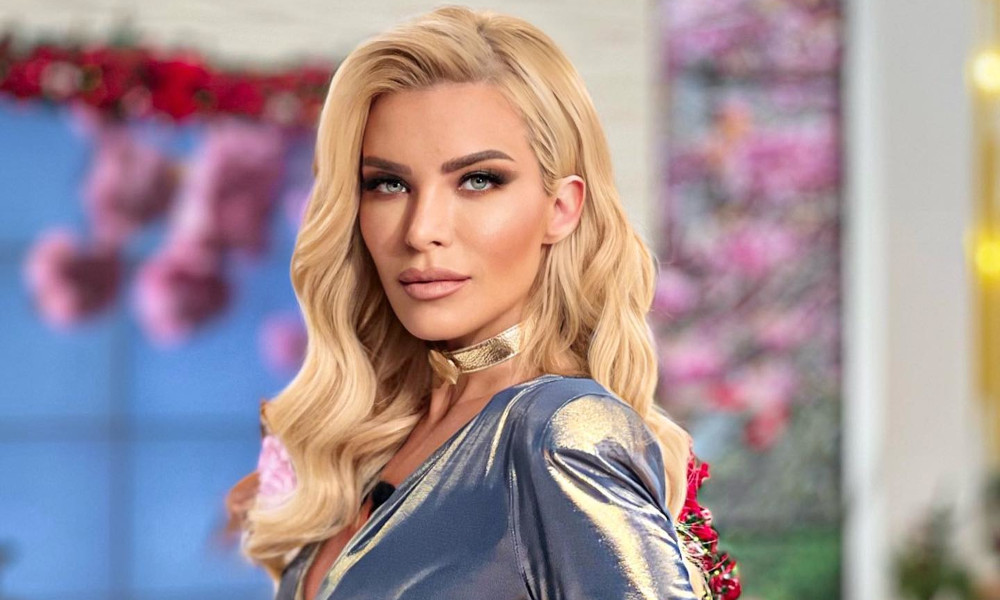 «Κοκκίνησε» η Κ.Καινούργιου για τις γυμνές φωτογραφίες που της στέλνουν: «Ντρέπομαι γιατί το κάνετε αυτό;»