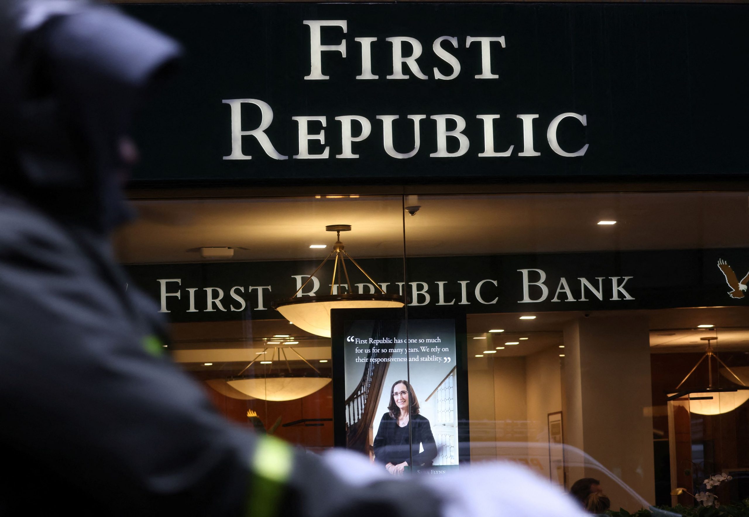 First Republic Bank: Καταρρέουν οι μετοχές της τράπεζας παρά την «ένεση» των 30 δισ.$