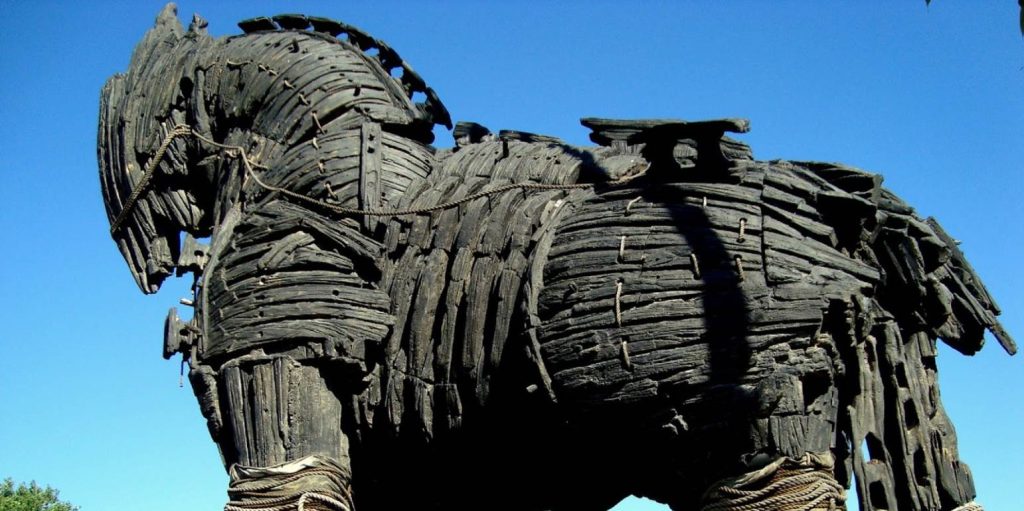 Δούρειος Ίππος: Η ιστορία του τεράστιου ξύλινου αλόγου που κρύφθηκαν σε αυτό οι δώδεκα πιο σημαντικοί ήρωες των Αχαιών