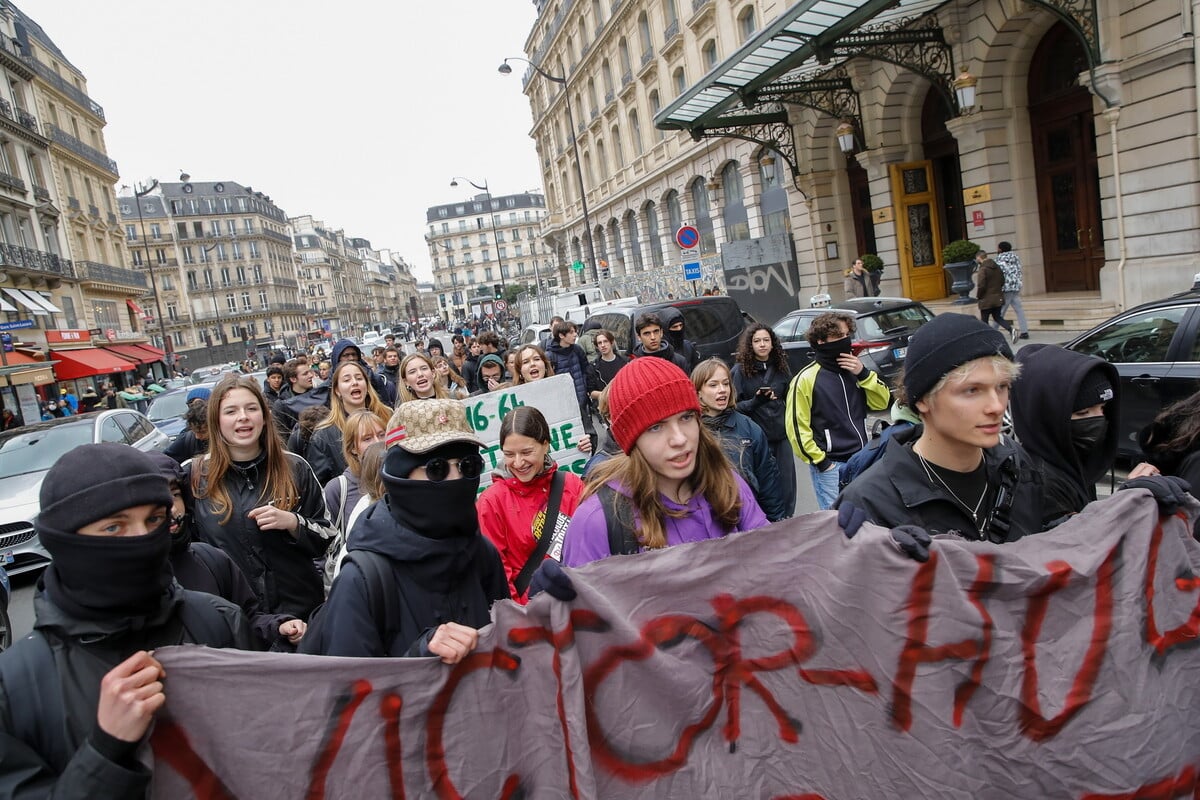 Γαλλία: Πάνω από 200 συλλήψεις στις διαδηλώσεις εναντίον της μεταρρύθμισης του συνταξιοδοτικού