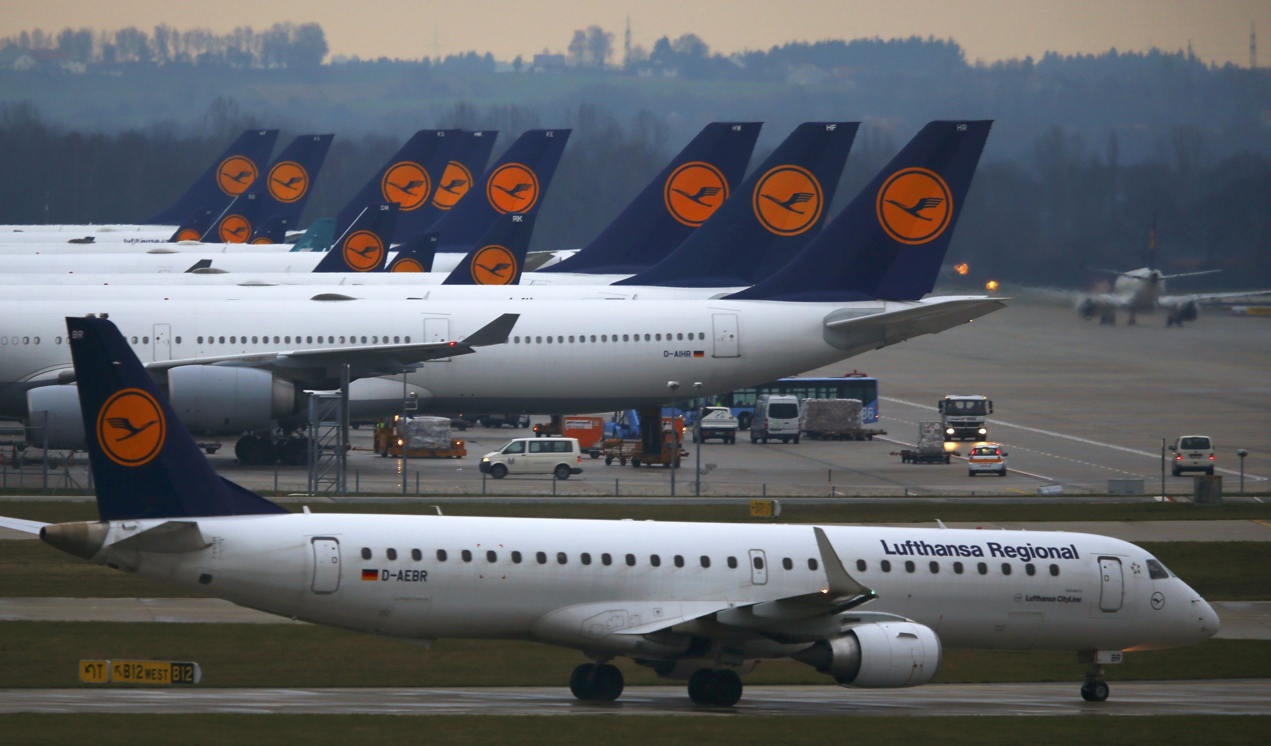 Σε απεργιακό κλοιό η Γερμανία – Εκατοντάδες πτήσεις ακυρώνονται σε τέσσερα αεροδρόμια