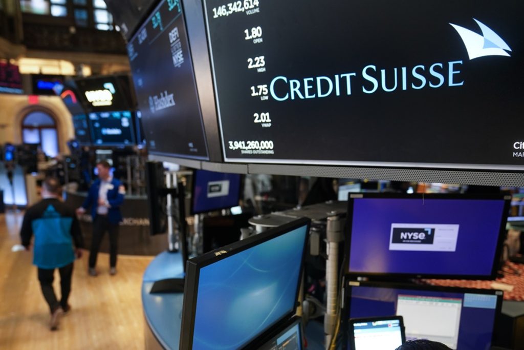 Η Credit Suisse γίνεται ο «μεγάλος ασθενής» της Ελβετίας – Συζητήσεις για εξαγορά της από την UBS