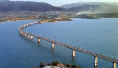 Αποκομμένοι οι κάτοικοι στα Σέρβια Κοζάνης: Κλειστή η γέφυρα Σερβίων και «καμπανάκι» για επικίνδυνους δρόμους
