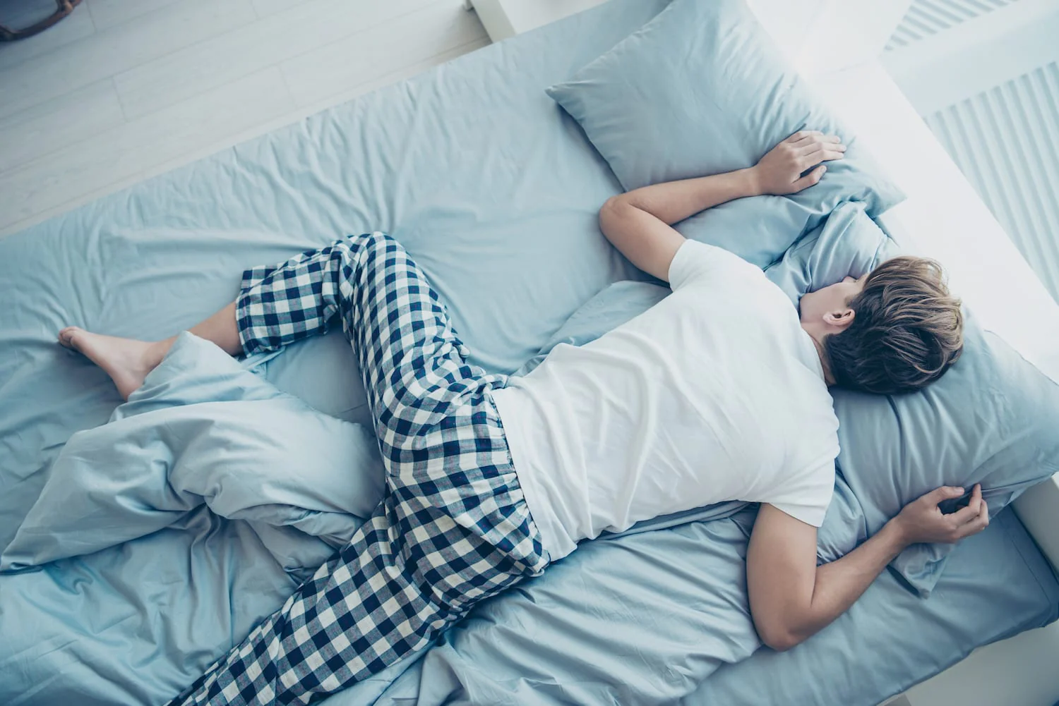 Πόνος στη μέση: Δείτε ποιες είναι οι έξι θέσεις ύπνου που θα σας ανακουφίσουν