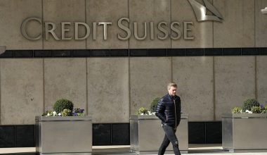 Θρίλερ με την Credit Suisse στο «παρά 1’»: Η UBS προσφέρει ένα δισ. δολάρια για την εξαγορά και η τράπεζα την αρνείται! (upd2)